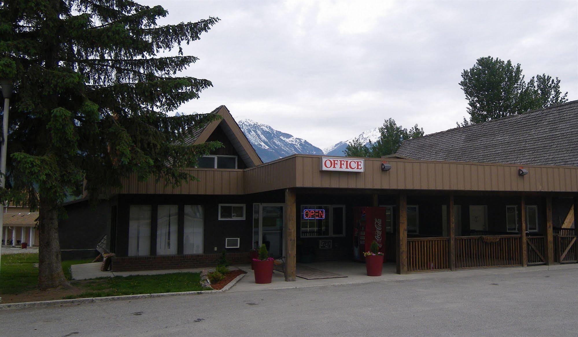 Selkirk Inn Голден Екстер'єр фото